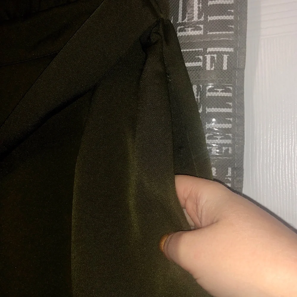 Adorable Dressy Pants 💚 - Picture 4 of 10